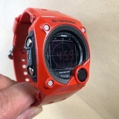 お話し中　CASIO G SHOCK オレンジ色