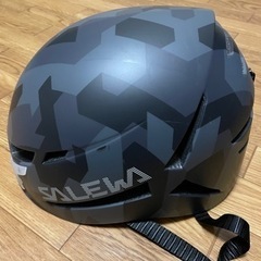 希少　美品　サレワ　VEGA カモ柄　ヘルメット　登山　クライミング