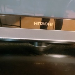 HTACHI  のテレビ。43インチ、リモコン付。