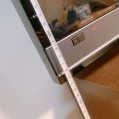 HTACHI  のテレビ。43インチ、リモコン付。