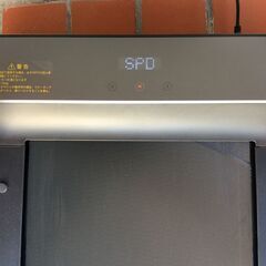 【値下げしました】KingSmith WalkingPad R1【歴代最上位機種 スマートラニングマシン ２つ折りモデル】KINGSMITH キングスミス Treadmill ランニングマシン トレッドミル 時速0.5~10.0km ランニングマシーン ルームランナー 家庭用 ウォーキングマシン 組み立て不要 折り畳みタイプ 静音設計 専用アプリあり メーカー