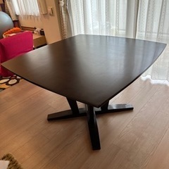 【無料】ダイニングテーブル　105cm x 105cm