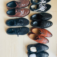 革靴とスニーカー