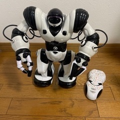 ロボアクター　Roboactor 二足歩行ロボット