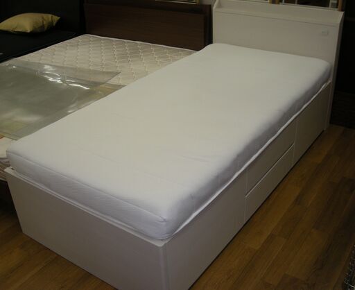 R053 NITORI シングルベッド、引出し・コンセント付、幅97cm 美品