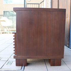 モダンデザインに和・アジアンモチーフを融合させた家具メーカーa.flat(エーフラット)のLouver(ルーバー)テレビボード。シンプルな水平ラインが洗練さや素材の温もりを感じさせるローボードです。DE443 モダンデザインに和・アジアンモチーフを融合させた家具メーカーa.flat