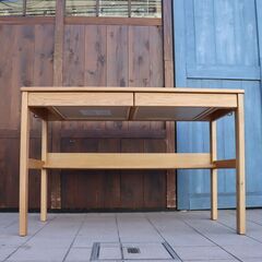 人気のMUJI(無印良品)のオーク無垢材デスク。シンプルでオシャレな 