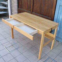 人気のMUJI(無印良品)のオーク無垢材デスク。シンプルでオシャレな