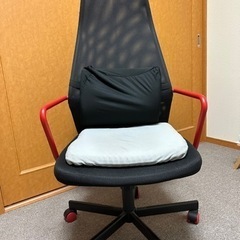 IKEAの高さ調節可能な椅子