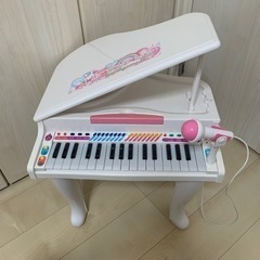 光る鍵盤！　子供用グランドピアノ