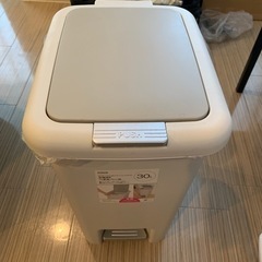 蓋付きゴミ箱　30リッター（ニトリ）