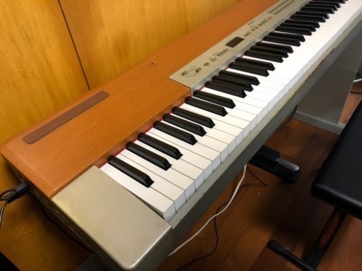 鍵盤楽器、ピアノ YAMAHA