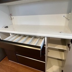 ほぼ新品、美品。棚　キッチンボード