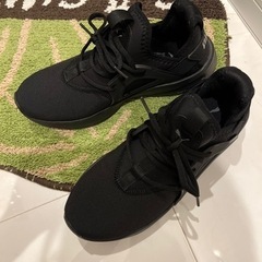 値下げ！新品同様！PUMA プーマ　スニーカー　靴　黒　25.5 BK