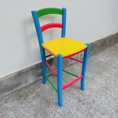ハイチェア　カラフルな椅子