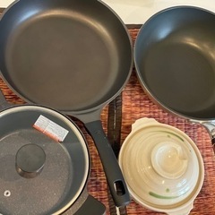 フライパン（浅型28cm、深型26cm）鍋（20cm）、1人用土鍋