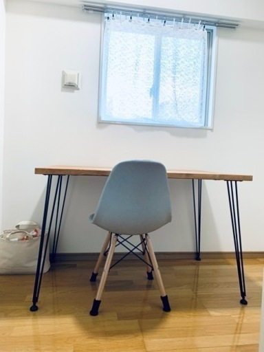 Lowyaテーブルと椅子のセット