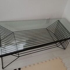 ガラス製ローテーブル
