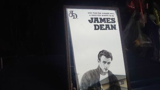 ジェームス・ディーンのファンにはたまらない！【鏡に浮き上がる感じ】ジェームス・ディーンの絵柄の鏡