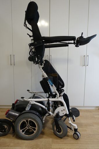 スタンディング・フルリクライニング電動車椅子ドラコ