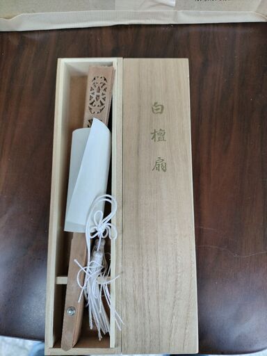 桐箱入り!!白檀扇子♪