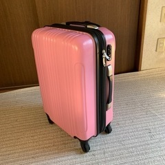 スーツケース ピンク色