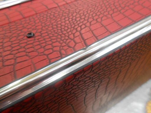 沖縄三線専用　6.800円訳有りハードケース　華麗なデザインの赤色です