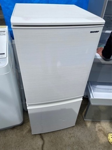 2018年製シャープ冷蔵庫137L どっちもつけかえドア(0322c)