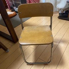 昭和レトロ！幼稚園の椅子です。