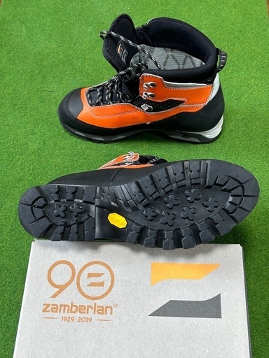 冬用登山靴とアイゼンのセット　男性用EURO40（２５cm）