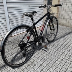 【クロスバイク】トライクロス　ミヤタ製　ブラック　泥除け、前キャリア付　若林自転車　唐崎店　SALE中❗️