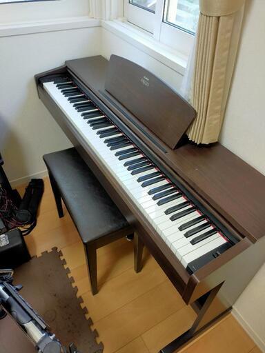 電子ピアノ　YAMAHAアリウス　ARIUS