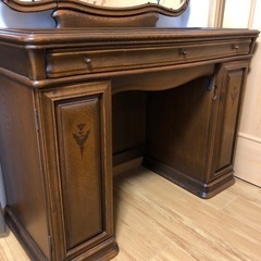 【大至急募集中】イタリア製のドレッサー(手鏡付き)