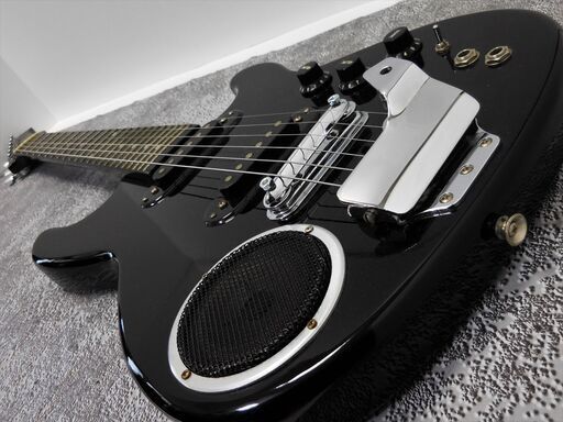 ショートスケー ルエレキギター　アンプ/スピーカー内蔵　TERMINATOR by SYNSONICS