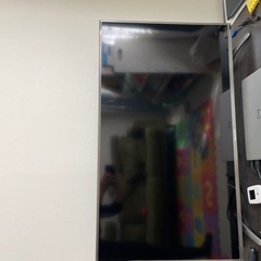 カラテレビ40型Hisense 美品　テレビ台込み　2015製値下げしました