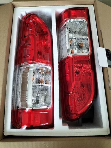 ハイエースワゴン 純正テールライト