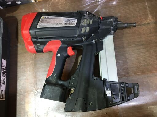 マックス GS-738C ガスネイラ バッテリー×1 充電器 中古品【ハンズ マックス GS-738C ガスネイラ バッテリー×1 充電器 中古品【ハンズ
