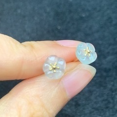 本翡翠ピアス 氷種クリスタル種可愛い小花 ミャンマー産 k18天然石ピアス