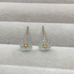 本翡翠ピアス 氷種クリスタル種可愛い小花 ミャンマー産 k18天然石ピアス