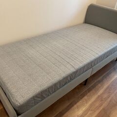 ベッド　IKEA　SLATTUM スラットゥム　+　VADSÖ ...