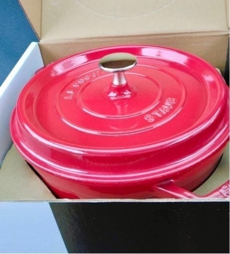 【新品】staub ストウブ 赤 22cm 箱あり