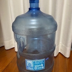 5ガロン　水ボトル