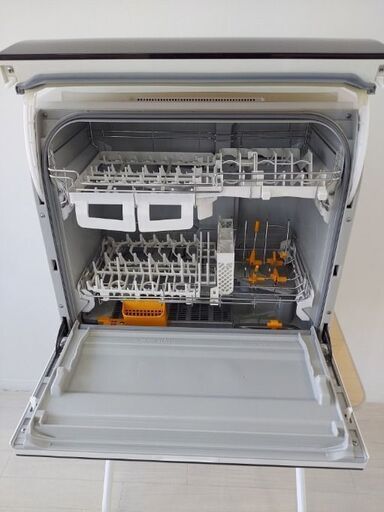 Panasonic 食器洗い乾燥機   NP-TR9-T  2017年製