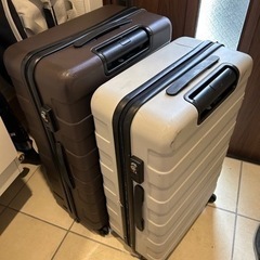 スーツケース2つ