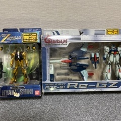 ガンダムのフィギュア2体