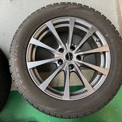 スタッドレスタイヤとホイールのセットです。岸和田市まで取りに来て頂ける方にお願いします。