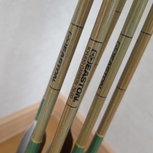 終了 矢 6本 黒鷲 EASTONカーボン76-20 KYUDO CARBON 76-20 矢 6