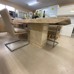 4人用テーブル　とても綺麗　　15％OFF