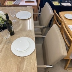 4人用テーブル　とても綺麗　　15％OFF