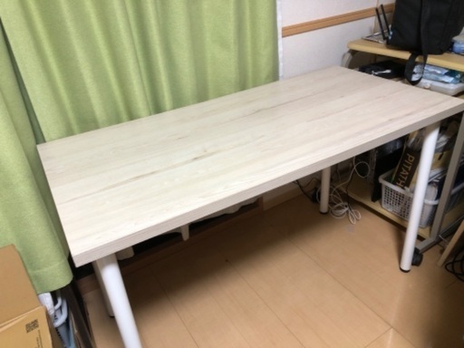 IKEAテーブル